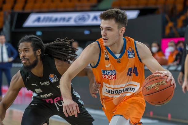 他们不仅为 他们不仅为